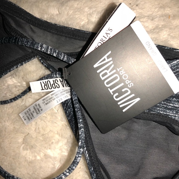 NWT Victoria’s Secret sports bra - Picture 3 of 3